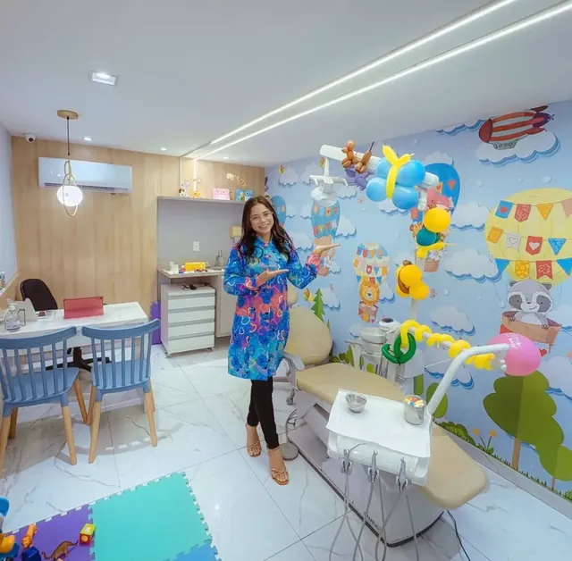 Odontopediatria em Aleixo, Manaus — Sanmede Kids Odontopediatria em Aleixo, Manaus — dentista infantil da Sanmede Kids atendendo criança